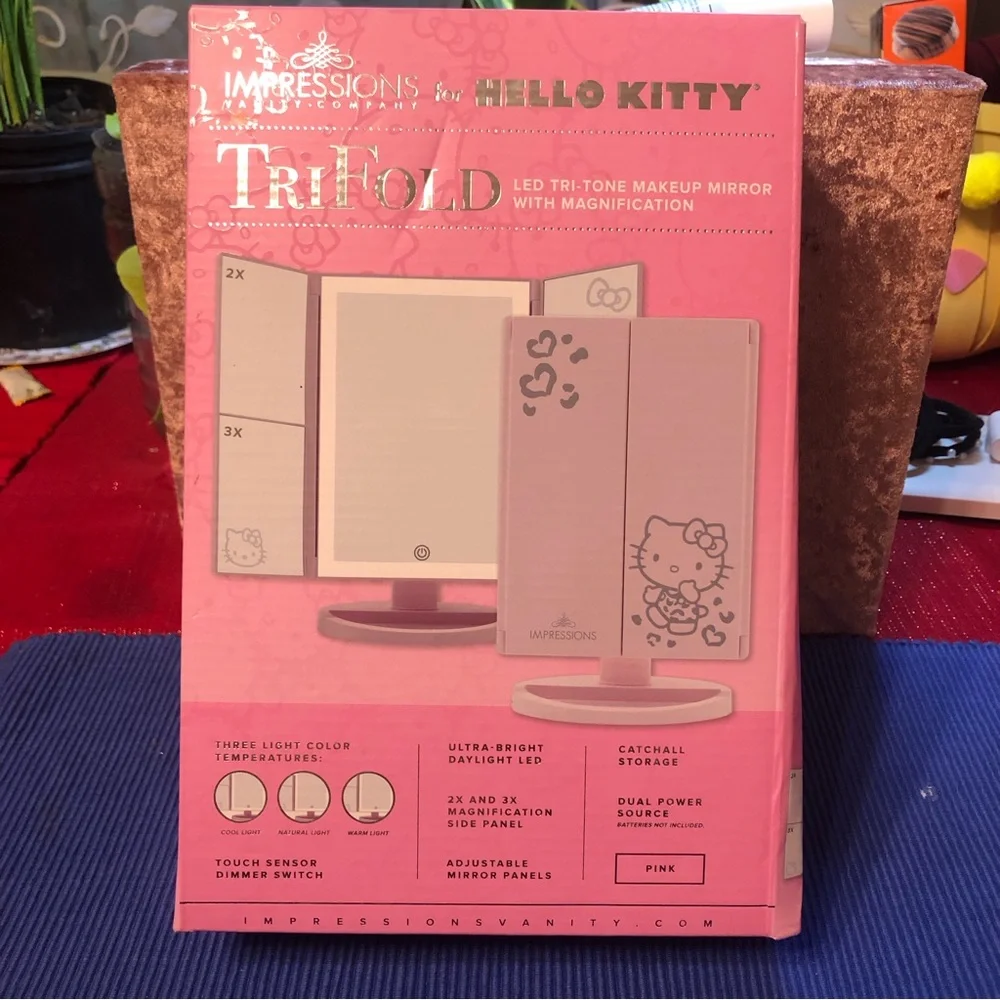 Hello Kitty  Mirror with Magnification and   touch sensor dimmer